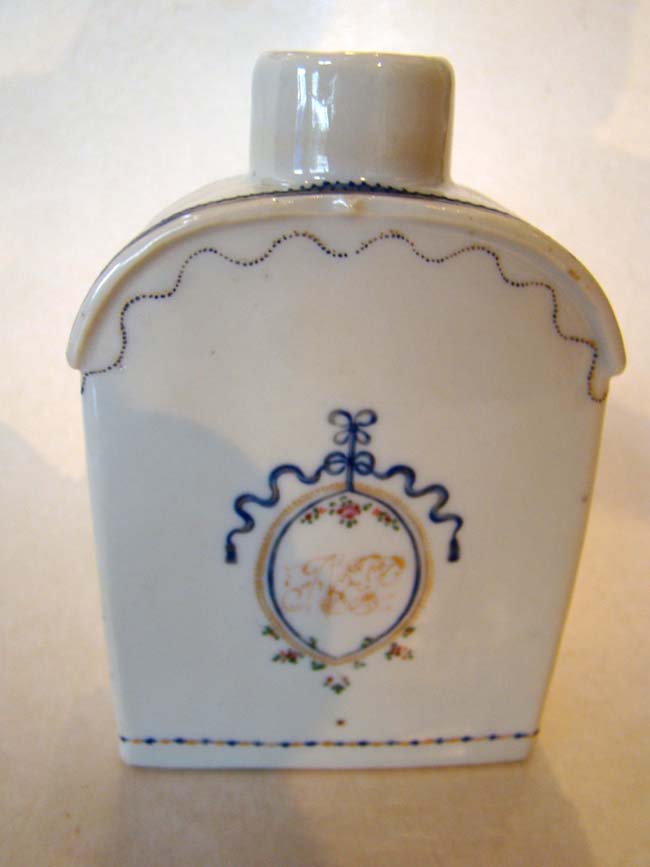 An 18th century Chinese Export Porcelain "Armorial" style tea caddy jar.
